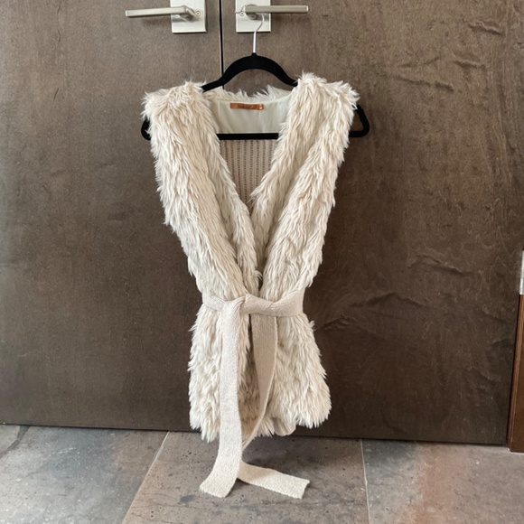 Belldini Belted Faux Fur Vest - Picture 2 of 4